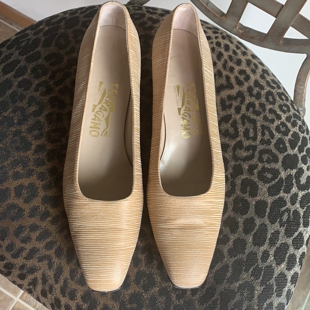 Salvatore Ferragamo Square Toe Stacked Block Heel Pumps Size 8.5 AA Width - Picture 8 of 13